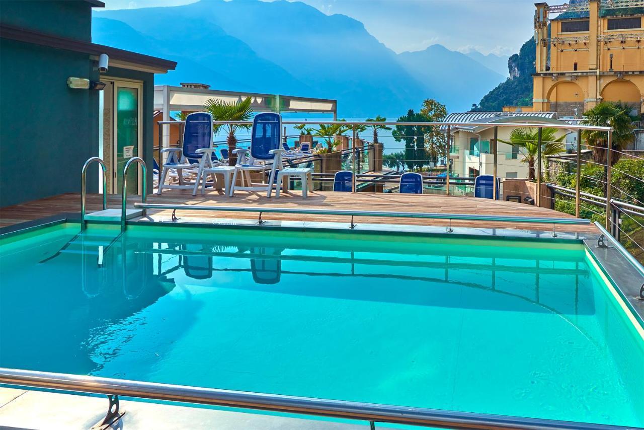 Hotel Europa - Skypool & Panorama Riva del Garda Bagian luar foto