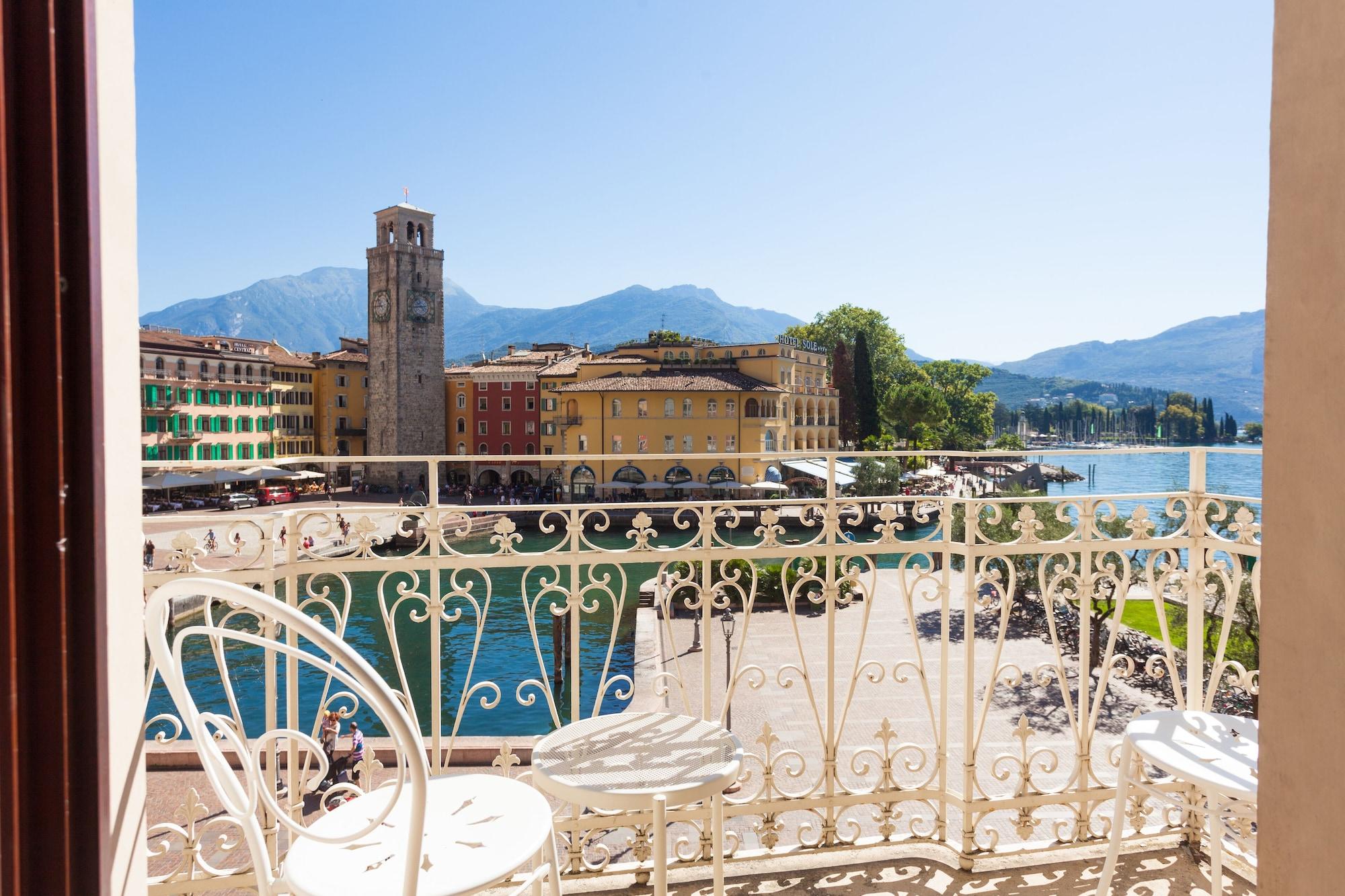 Hotel Europa - Skypool & Panorama Riva del Garda Bagian luar foto