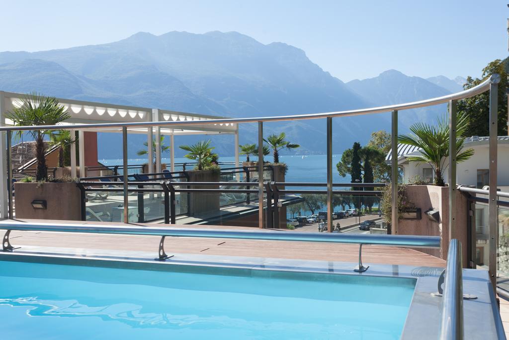 Hotel Europa - Skypool & Panorama Riva del Garda Bagian luar foto